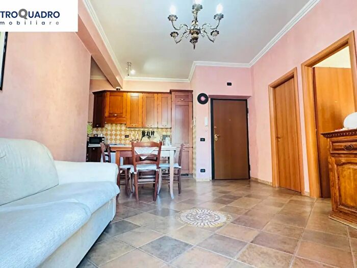 Appartamento trilocale in vendita in Via Villa Collemandina, Roma