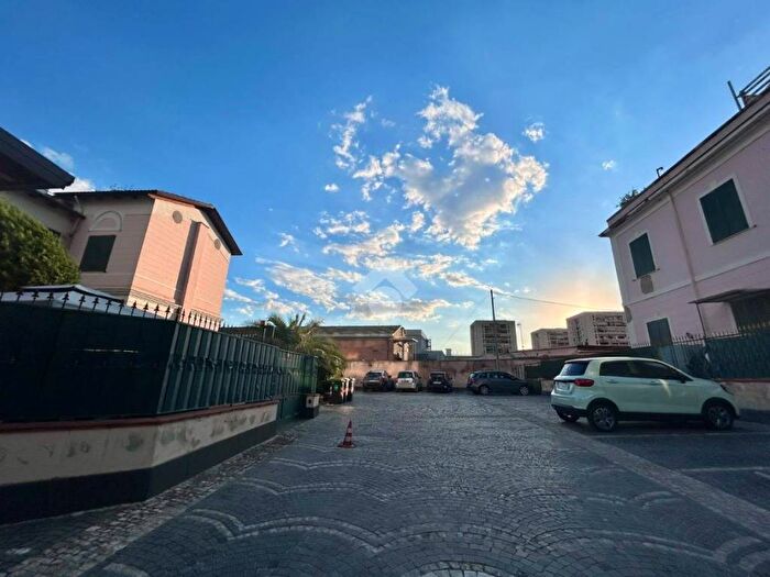 Appartamento trilocale in affitto in Via Vicinale S Maria del Pianto, Poggioreale, Napoli