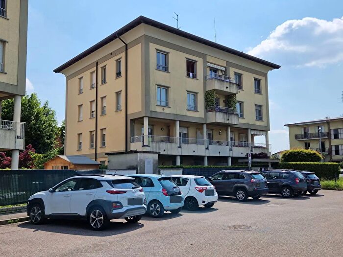 Appartamento quadrilocale in vendita in Via Sempione, Lomazzo