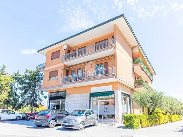 Appartamento quadrilocale in vendita in Via Massa di San Giuliano, Roma