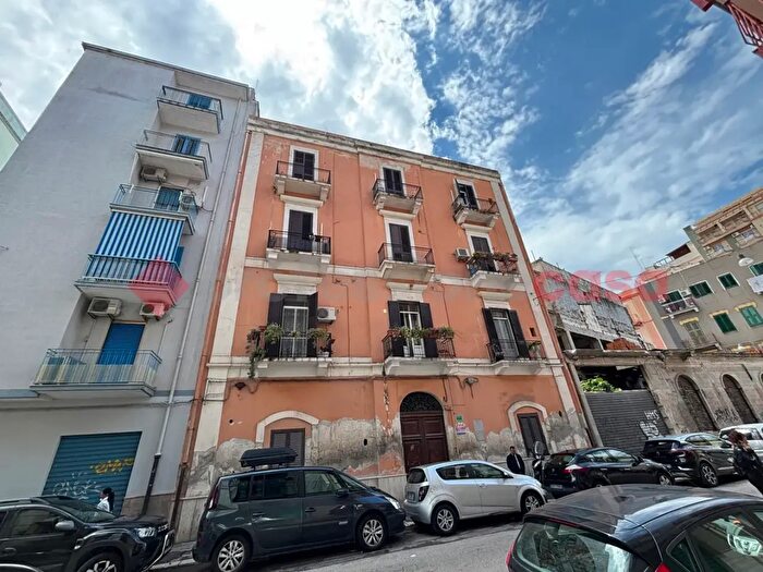 Appartamento trilocale in vendita in Via Falanto, Taranto