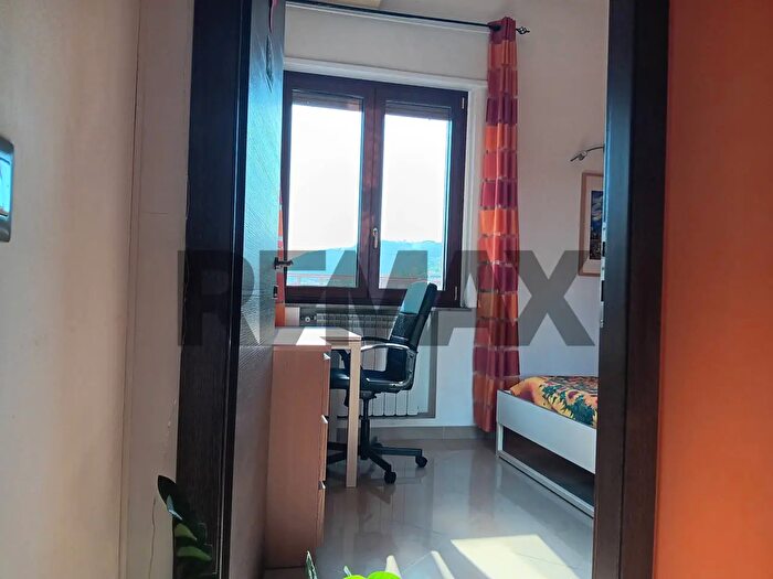 Appartamento trilocale in affitto in Napoli