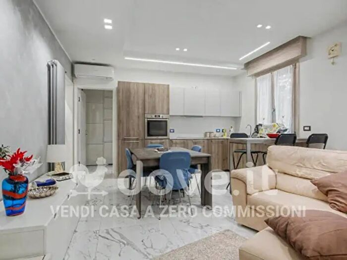 Appartamento con 5 locali in vendita in Via Carlo Massalongo, Ferrara