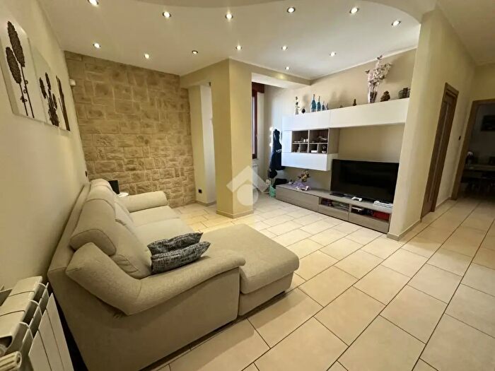 Appartamento trilocale in vendita in Via Luigi Volpicella, Napoli