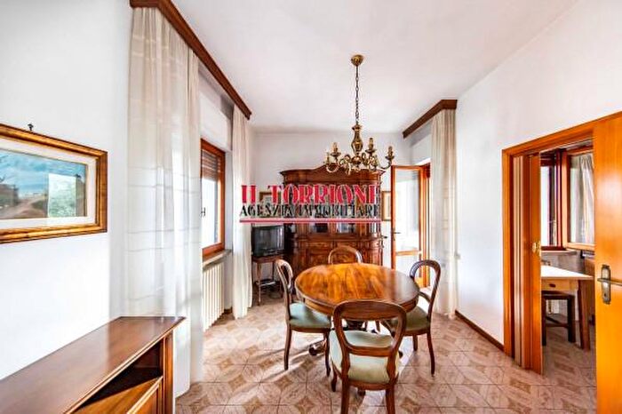 Appartamento con 5 locali in vendita in Viale Giuseppe Garibaldi, Pescia