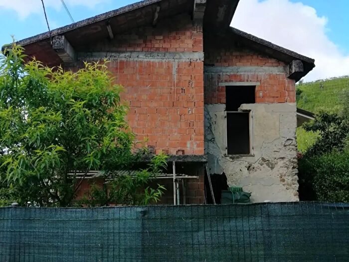 Casa trilocale in vendita in Massa