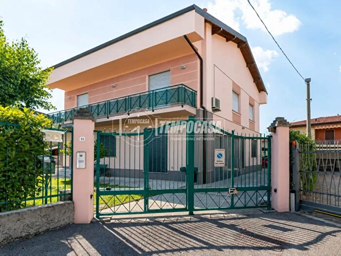 Casa con 5 locali in vendita in Via Lecco, Seriate