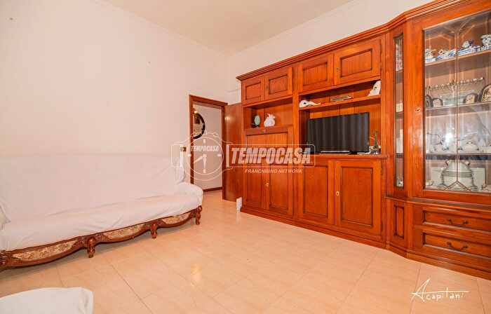 Appartamento trilocale in vendita in Via Feltre, Modena