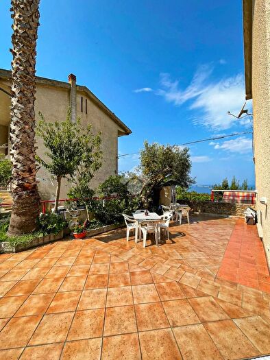 Appartamento trilocale in vendita in Via della Collina, Falconara Albanese