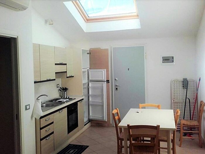 Appartamento bilocale in affitto in Piazza Martiri della Resistenza, Rio Marina, Rio