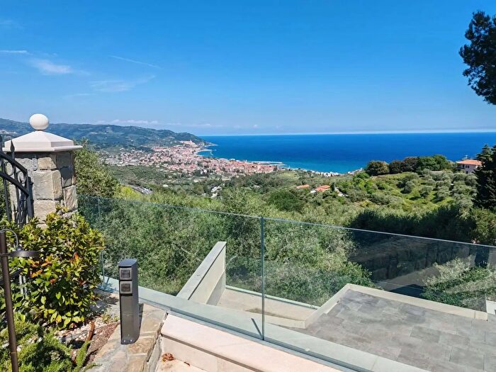 Casa con 7 locali in vendita in San Leonardo, Diano Marina