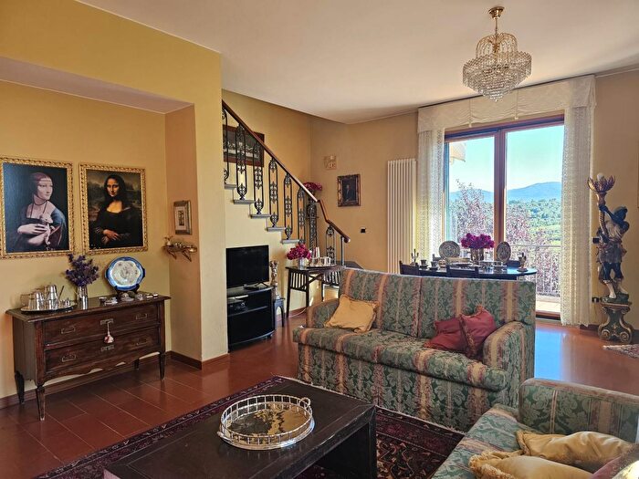 Casa con 7 locali in vendita in Sarnese, Rignano SullArno