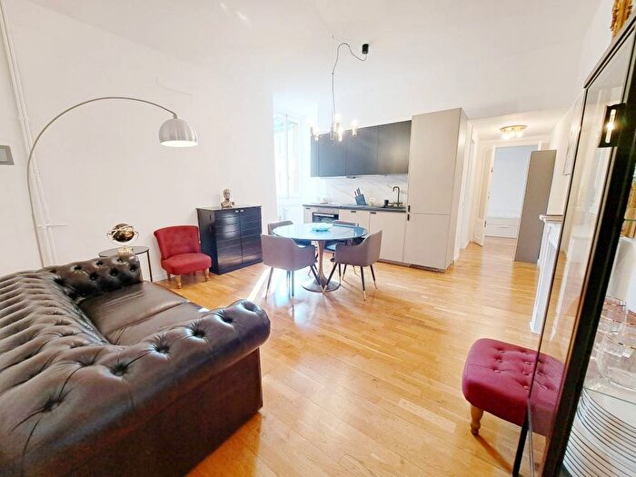 Appartamento quadrilocale in affitto in Via Raffaello Sanzio, De Angeli, Milano