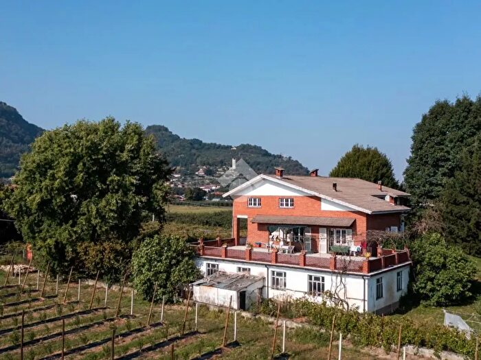 Casa con 15 locali in vendita in Via Volo, Revello