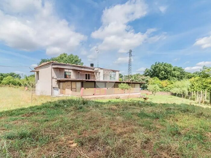 Casa con 6 locali in vendita in Via Vittorio Alfieri, Nepi