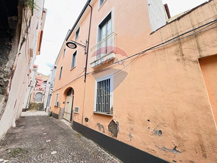 Casa con 6 locali in vendita in Via a della Cioppa, Bellona