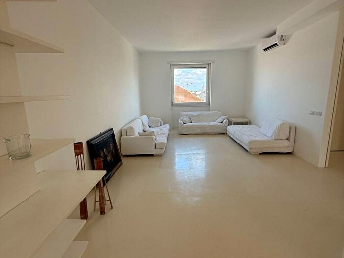 Appartamento bilocale in affitto in Via San Senatore, Missori, Milano