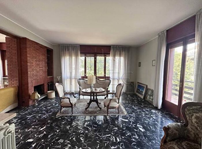 Appartamento con 6 locali in vendita in Viale Abetone, Citta Di Castello