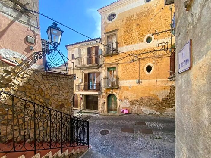 Casa con 12 locali in vendita in Via Duomo, Paola