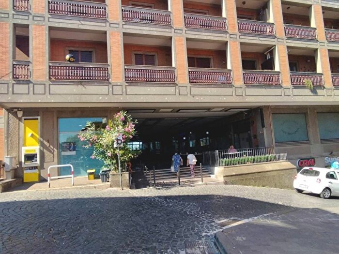 Appartamento trilocale in affitto in VIA COSTA BATOCCHI, Centro, Marino