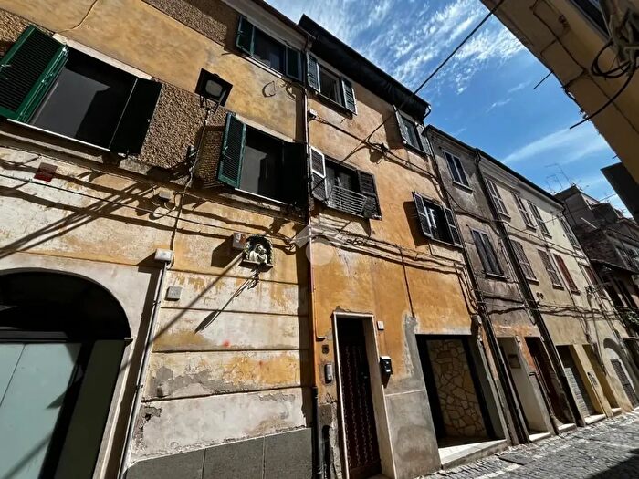 Appartamento trilocale in vendita in Velletri