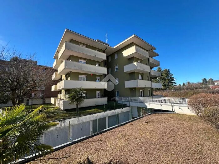 Appartamento bilocale in vendita in Via Dante Alighieri, Gazzada Schianno