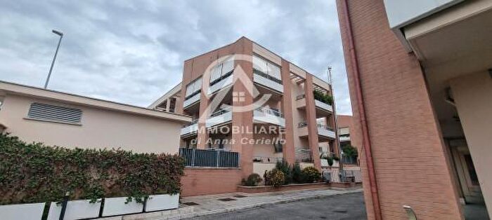 Appartamento trilocale in vendita in Via Appia Nuova, Roma