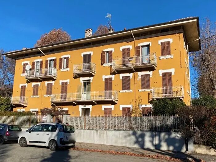 Appartamento con 6 locali in vendita in Via Edmondo De Amicis, Biella