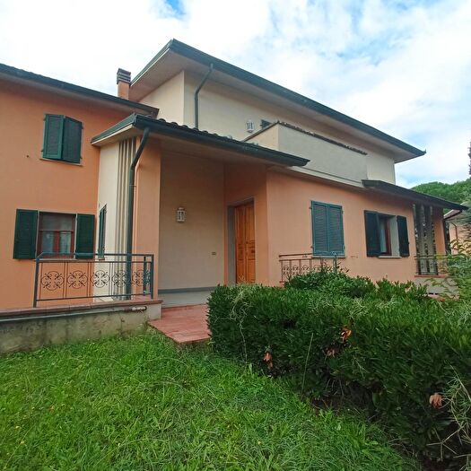 Casa con 5 locali in vendita in Fucecchio