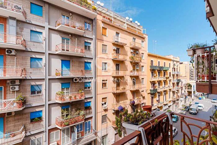 Appartamento trilocale in vendita in Via Francesco Crispi, Bari