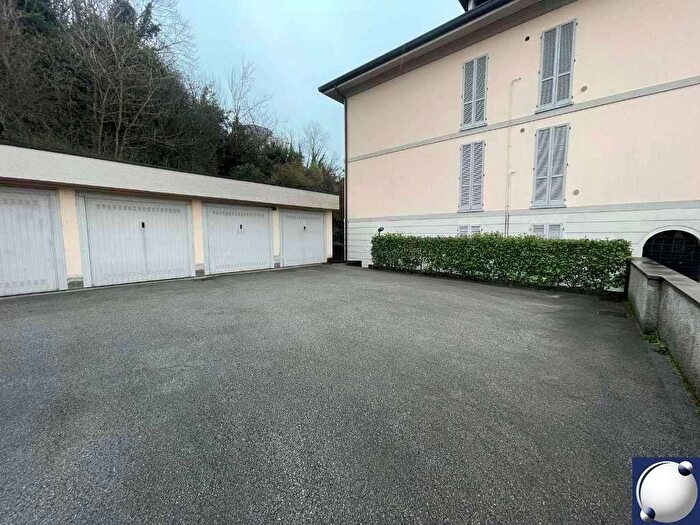 Appartamento trilocale in vendita in Via San Girolamo Emiliani, Merone