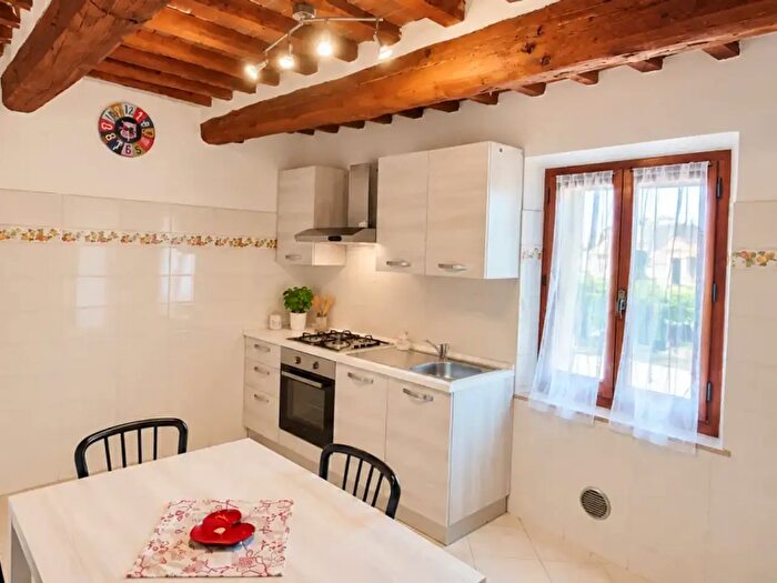 Appartamento con 5 locali in vendita in Via Roma, Asciano