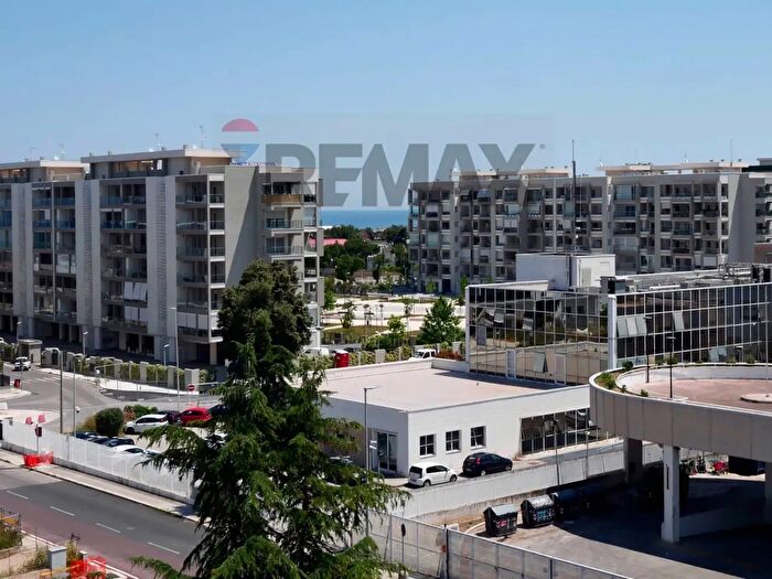 Appartamento con 5 locali in vendita in Via Francesco Pascazio, Bari