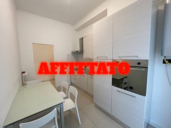 Appartamento trilocale in affitto in Via Valtellina, Farini, Milano