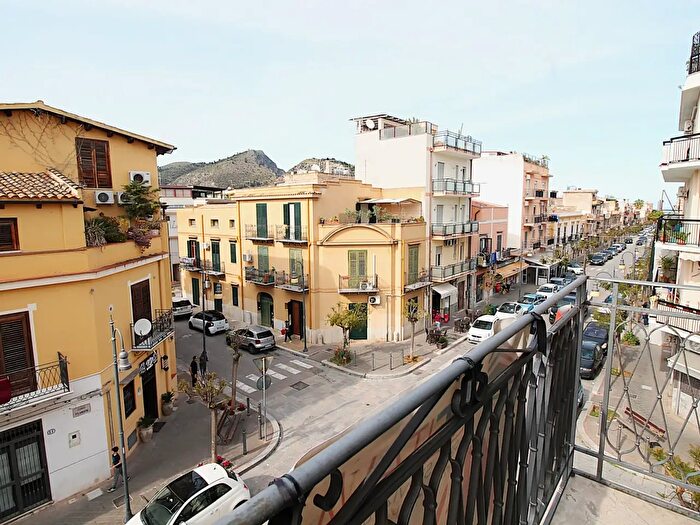 Appartamento con 6 locali in vendita in Via Ciauri, Santa Flavia