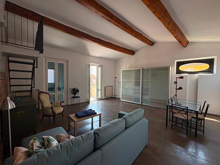Appartamento trilocale in affitto in Via delle Ruote, San Marco SS Annunziata, Firenze