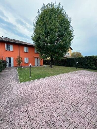 Casa con 5 locali in affitto in Stradello Paduli, Morane Contrada, Modena
