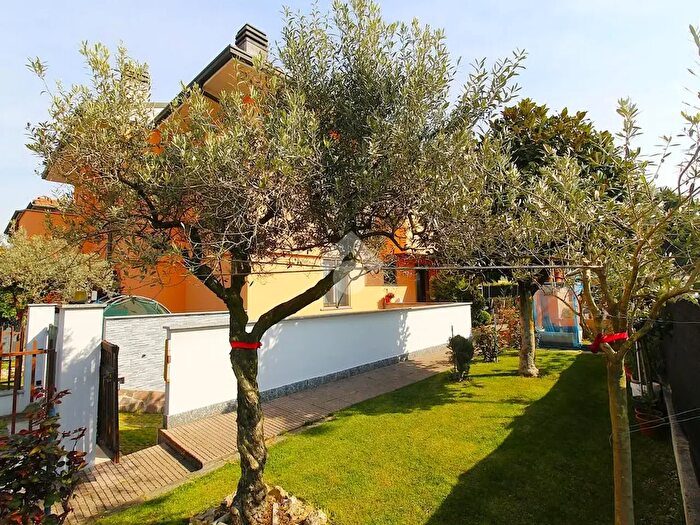 Casa quadrilocale in vendita in Via delle Gerole, Caponago