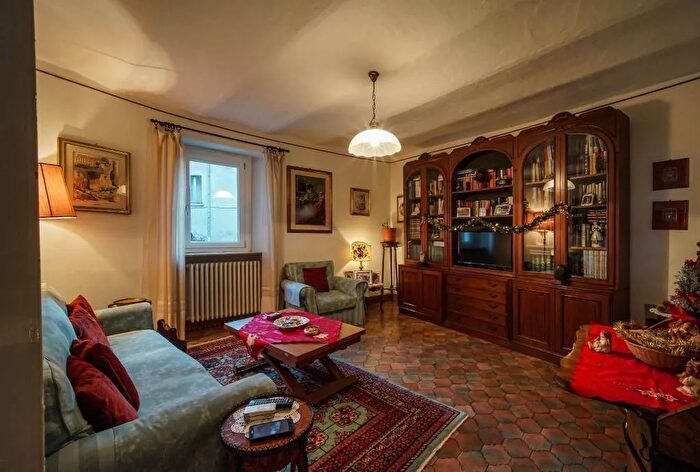 Casa con 18 locali in vendita in Via Dottor Carrobbio Ballabio, Ballabio