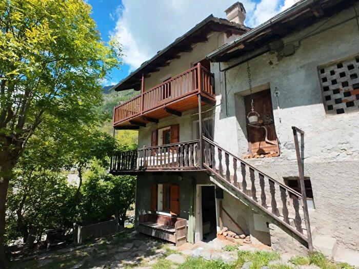 Casa quadrilocale in vendita in Oyace
