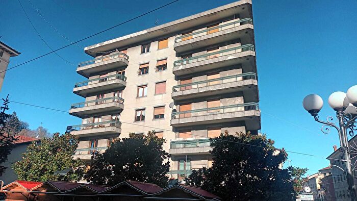 Appartamento con 7 locali in vendita in Piazza Enrico Macciò, Busalla