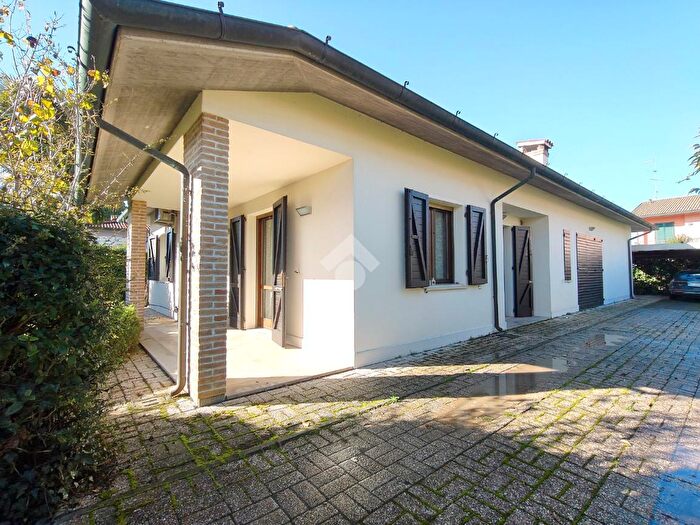 Casa con 5 locali in vendita in Via Giovanni Grilli, Ravenna