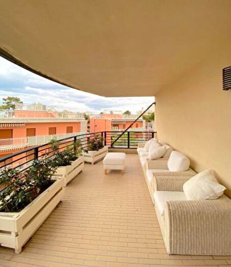 Appartamento trilocale in affitto in Viale Giacinto Martinelli, Riccione