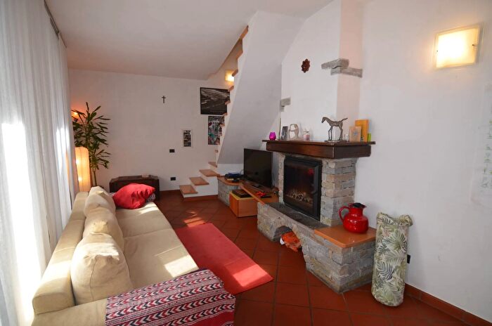 Casa quadrilocale in vendita in Via Pedro Vassena, Galbiate