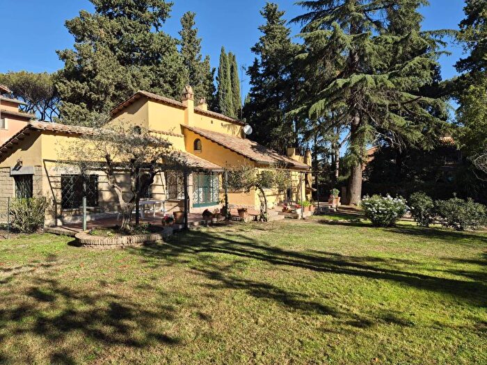 Casa con 5 locali in affitto in Via Erode Attico, Capannelle Statuario, Roma