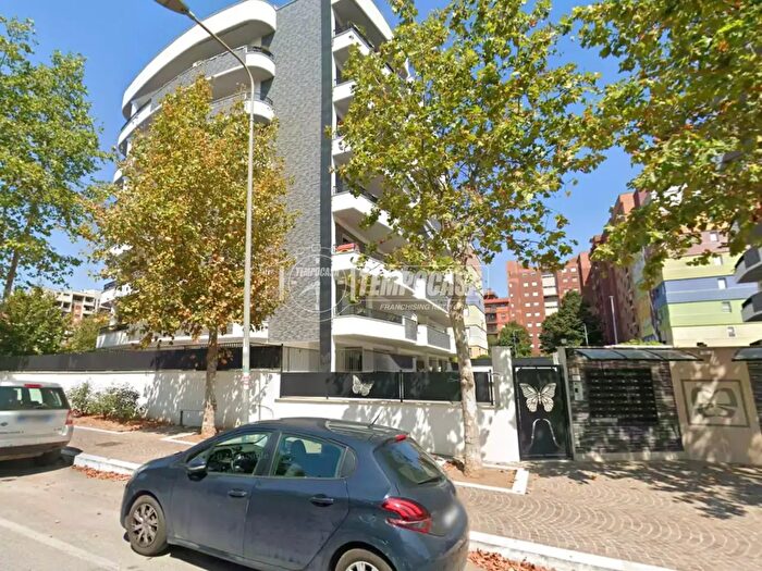 Appartamento trilocale in vendita in Via Alcide De Gasperi, Pomezia