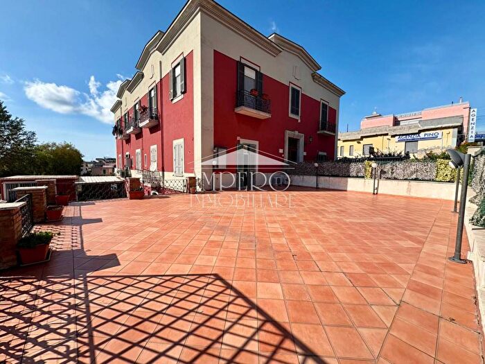 Appartamento bilocale in affitto in Via Solfatara, Pozzuoli Alta, Pozzuoli