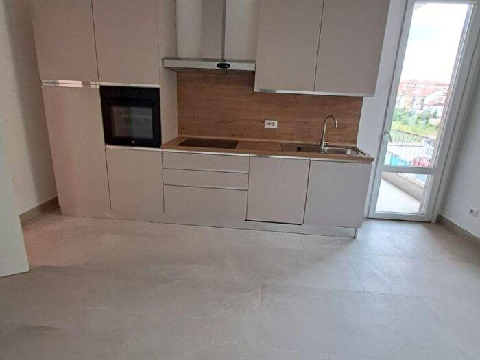 Appartamento trilocale in affitto in Via Filippo Baldinucci, Bovisa, Milano