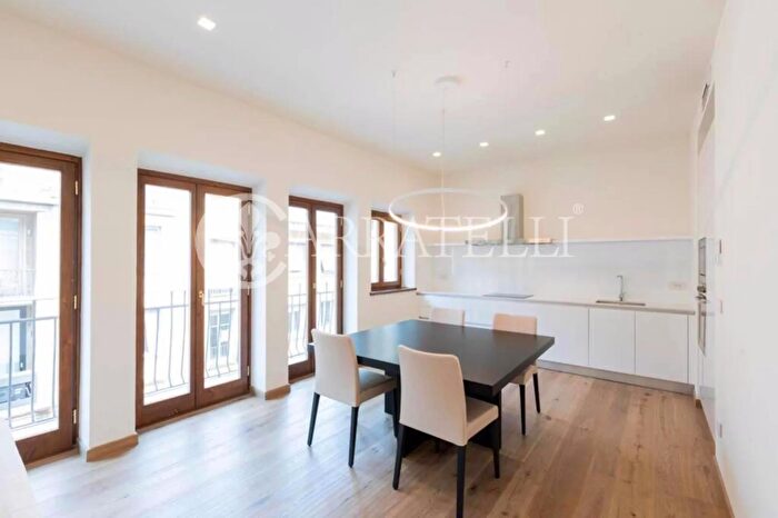 Appartamento con 5 locali in affitto in Piazzetta dei del Bene, Firenze