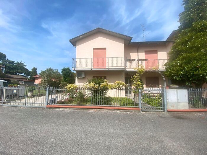 Casa con 8 locali in vendita in Ravenna